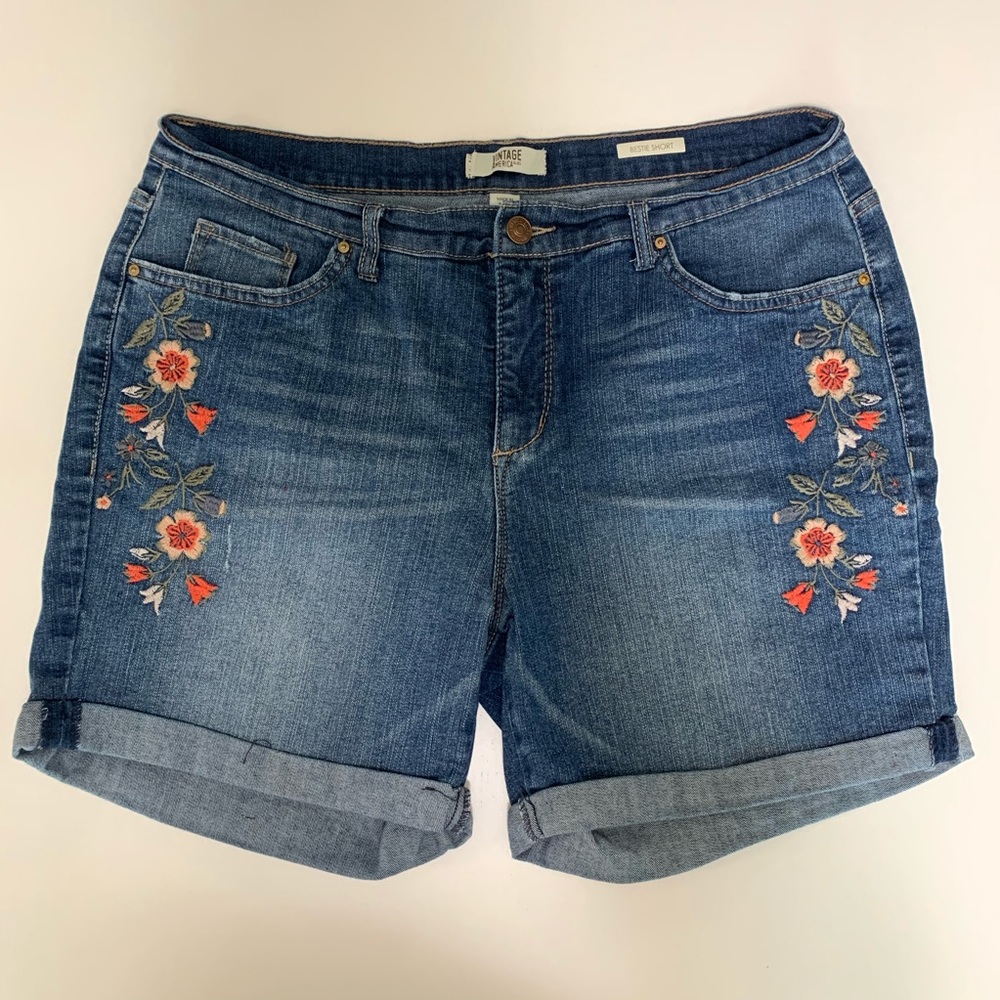 Vintage America Size 12 Bestie Short Embroidered